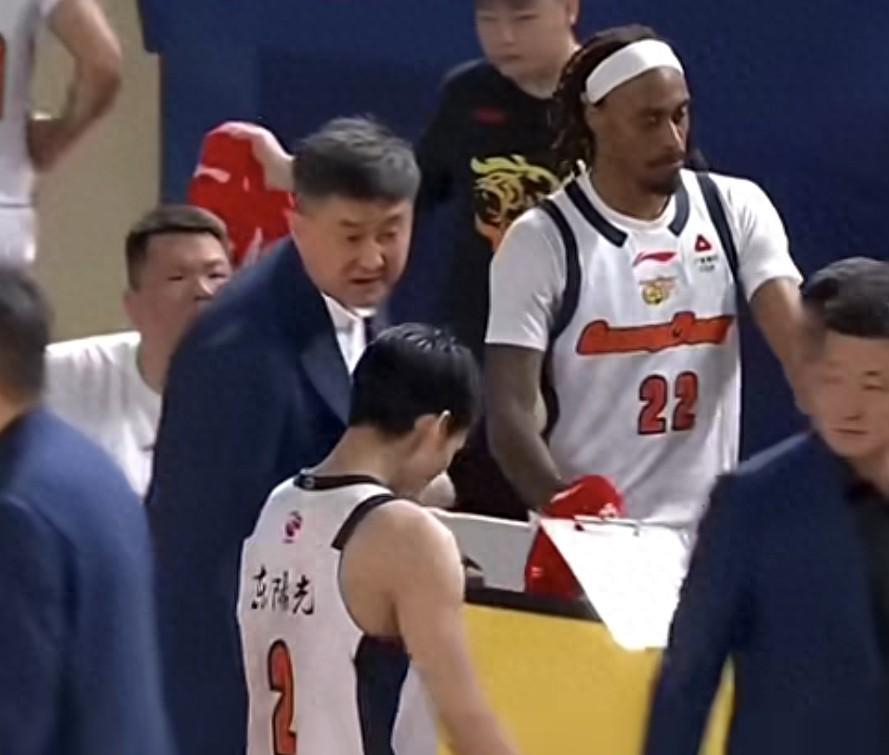 天天斗地主-不是张皓嘉!不是杜润旺!杜锋训斥2人10中0,奎因失误徐杰挨批